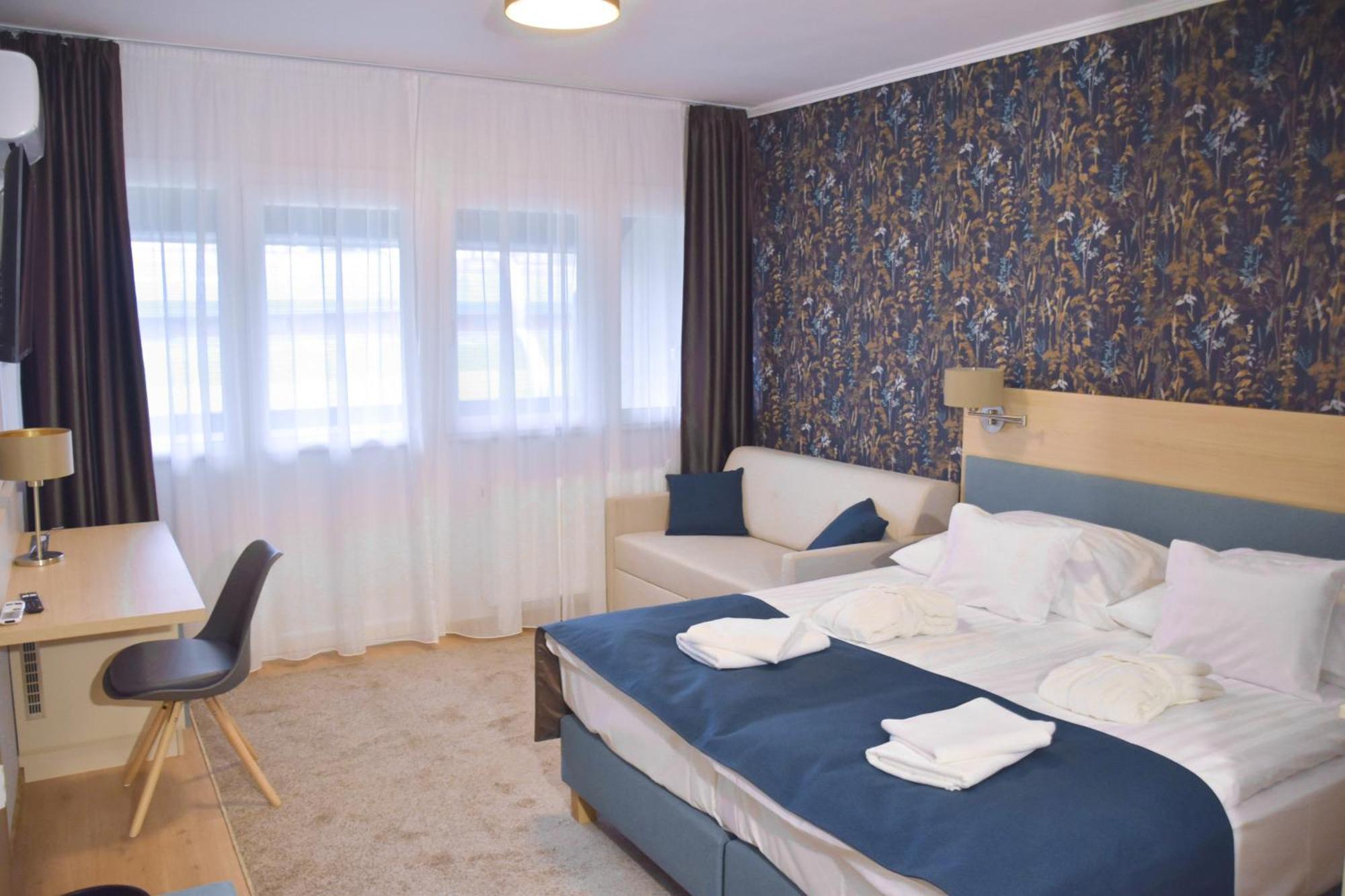 Hoforras Hotel Gyula Extérieur photo